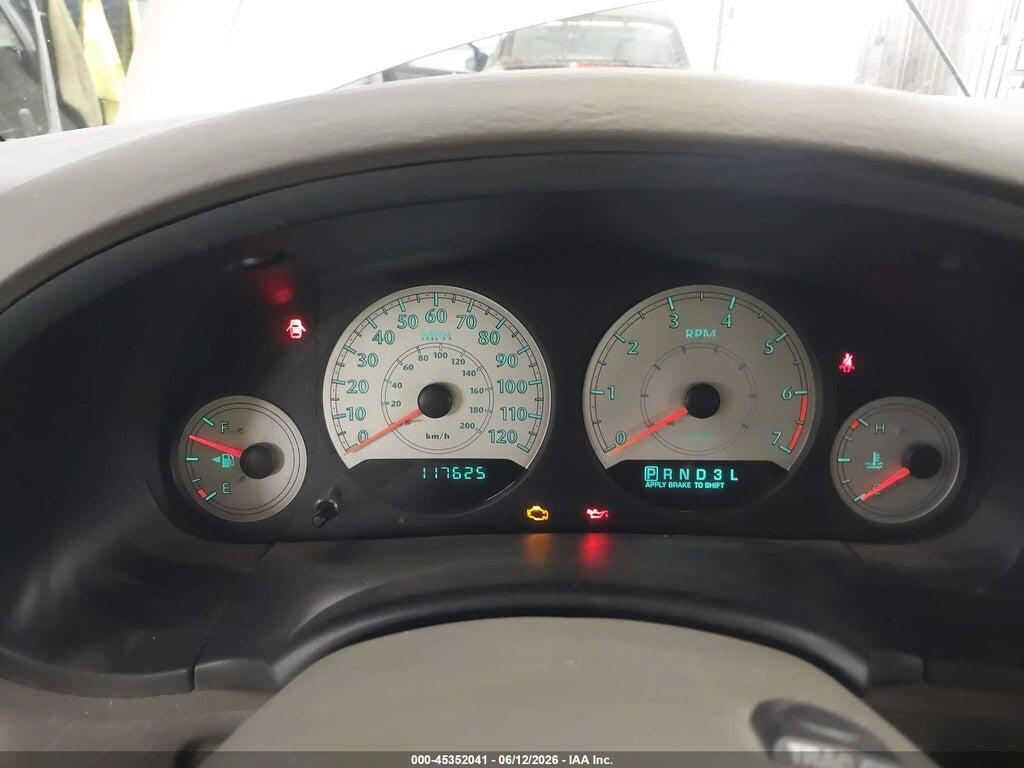 2C4GP54L15R260285 2005 CHRYSLER TOWN & COUNTRY photo no. 7