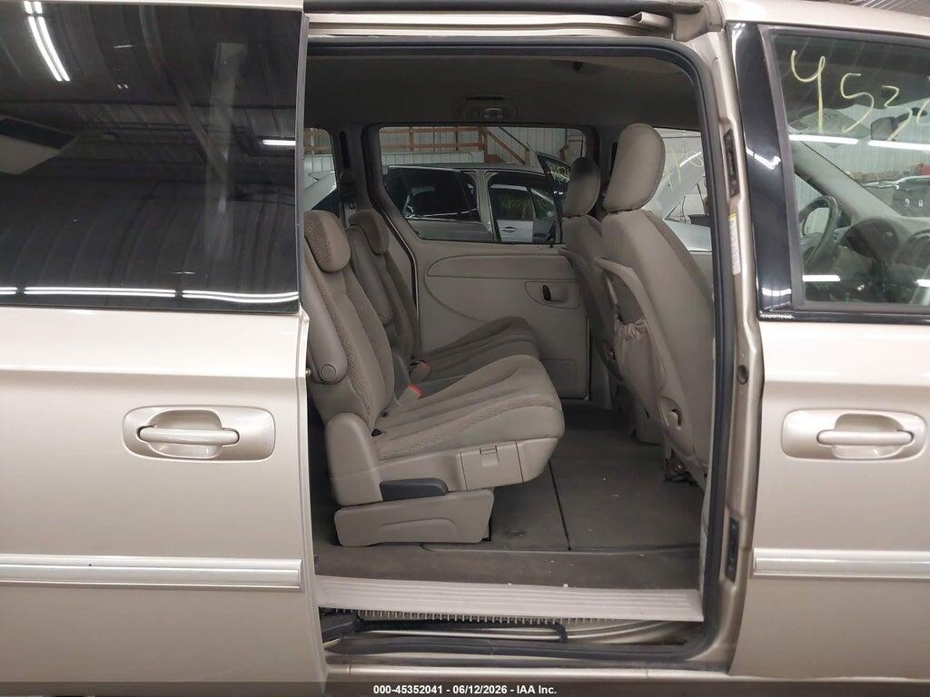 2C4GP54L15R260285 2005 CHRYSLER TOWN & COUNTRY photo no. 8