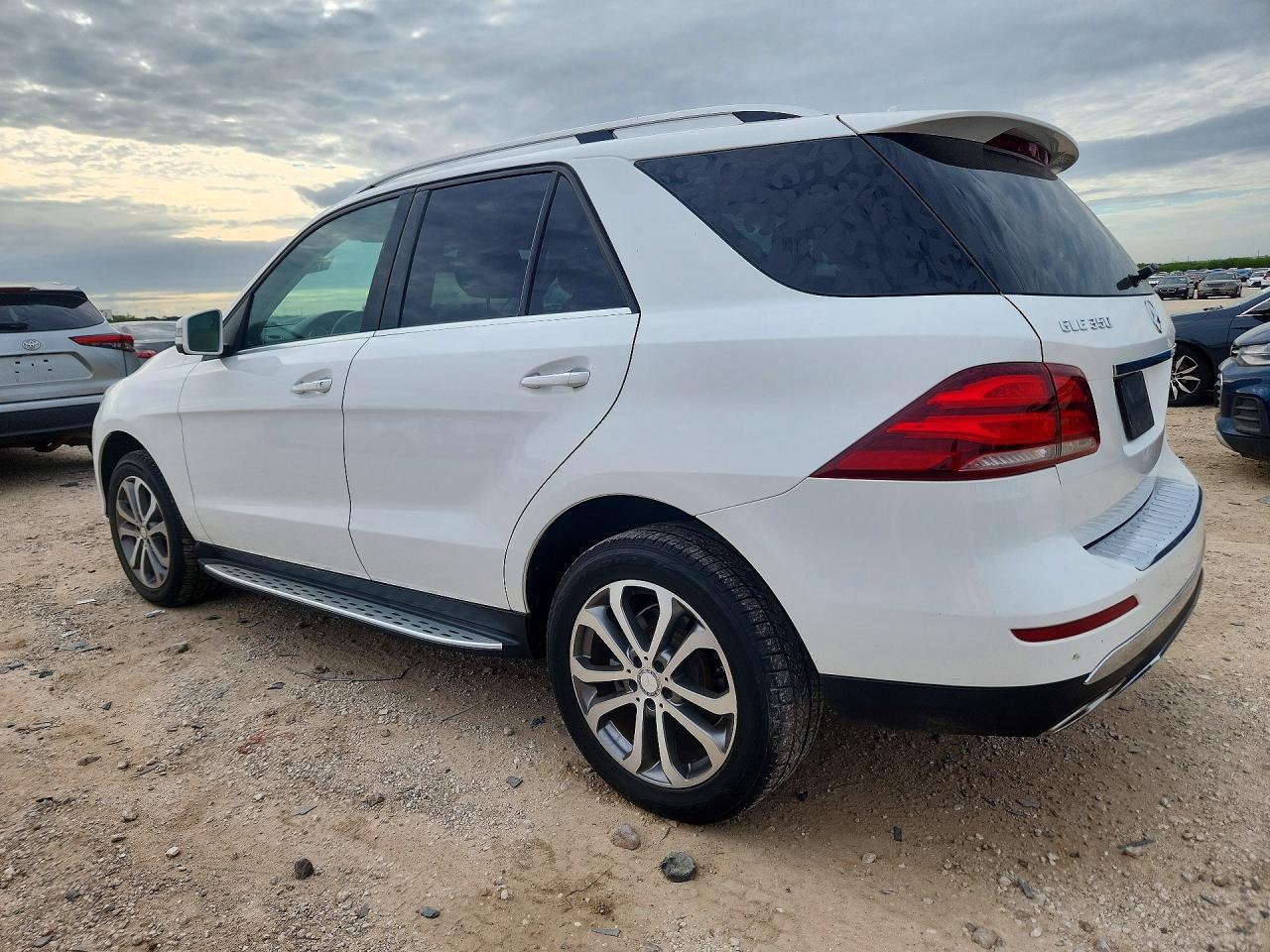 2016 MERCEDES-BENZ GLE 350 — Фото 2 из 12