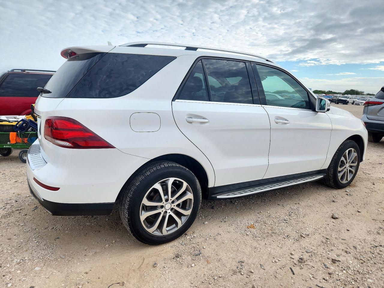 2016 MERCEDES-BENZ GLE 350 — Фото 3 из 12