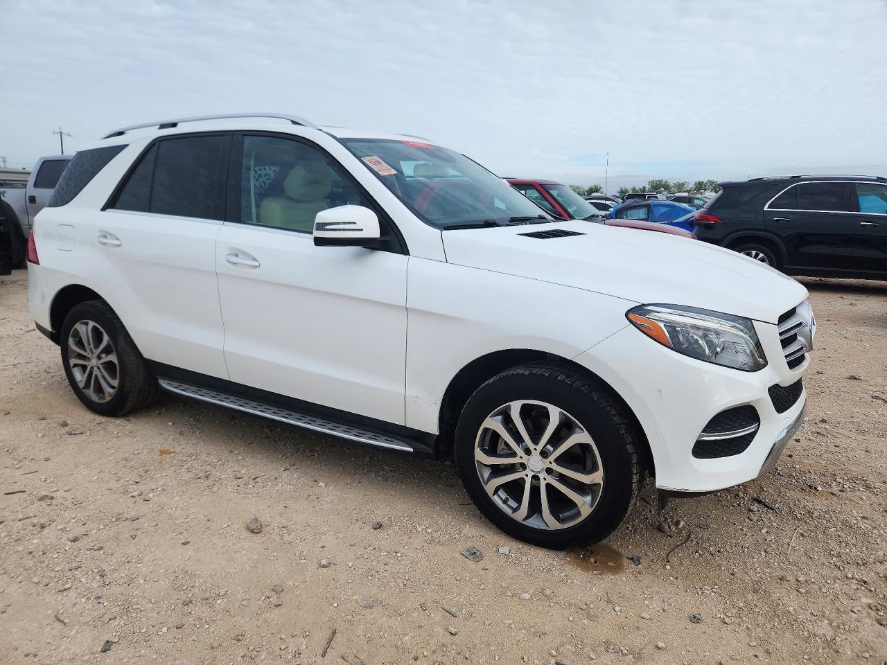 2016 MERCEDES-BENZ GLE 350 — Фото 4 из 12