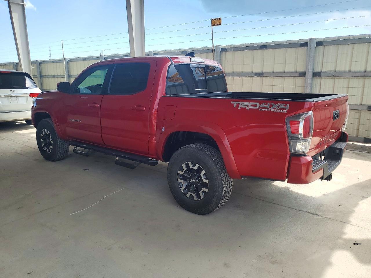 2023 TOYOTA TACOMA TRD OFF-ROAD — Фото 2 из 12
