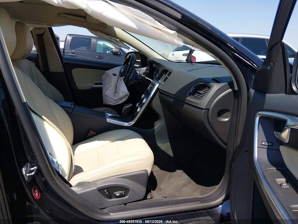 YV140MEM0H1359286 2017 VOLVO V60 photo no. 5