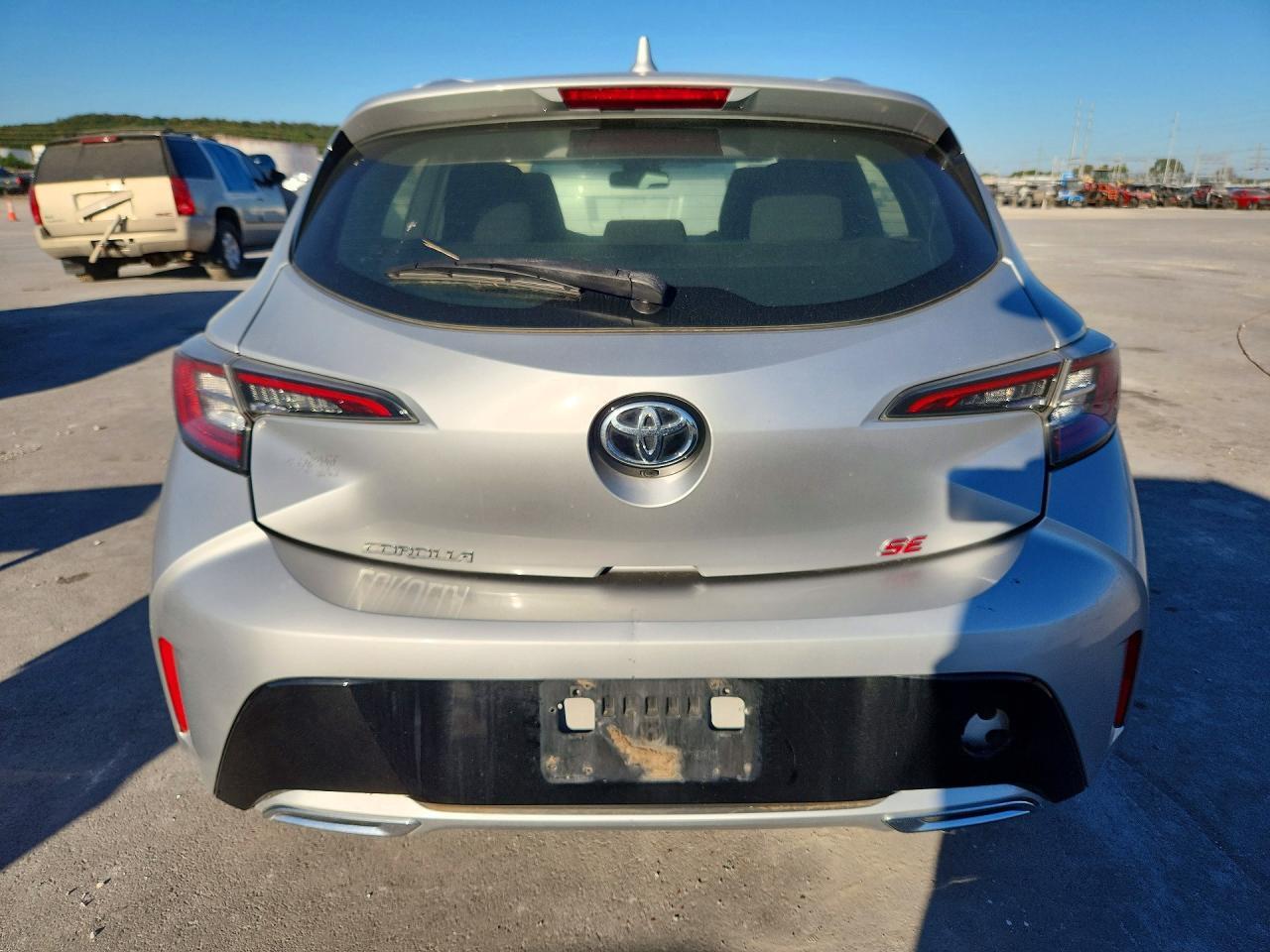 2021 TOYOTA COROLLA HATCHBACK SE — Фото 6 из 12