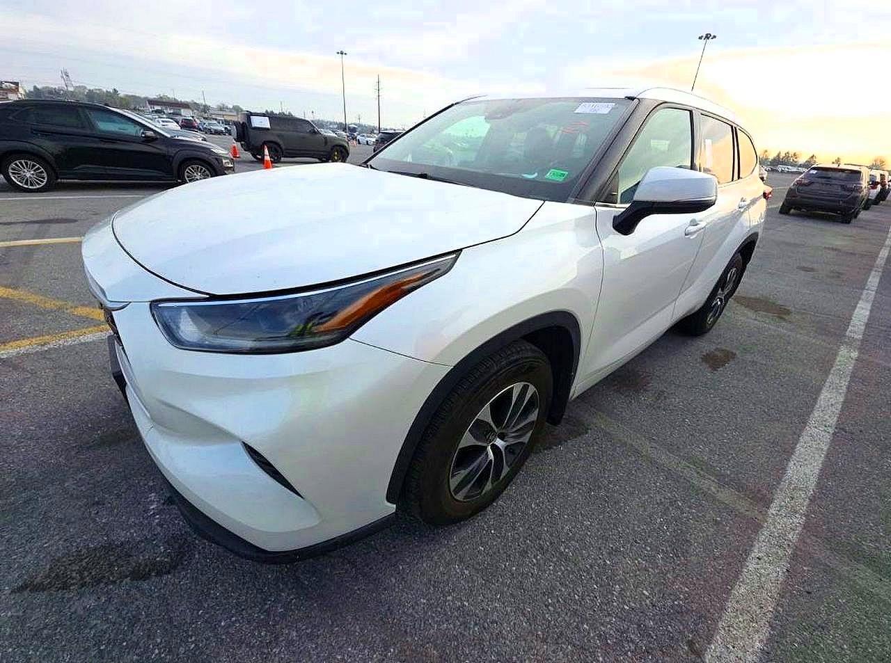 2021 TOYOTA HIGHLANDER XLE — Фото 2 из 12