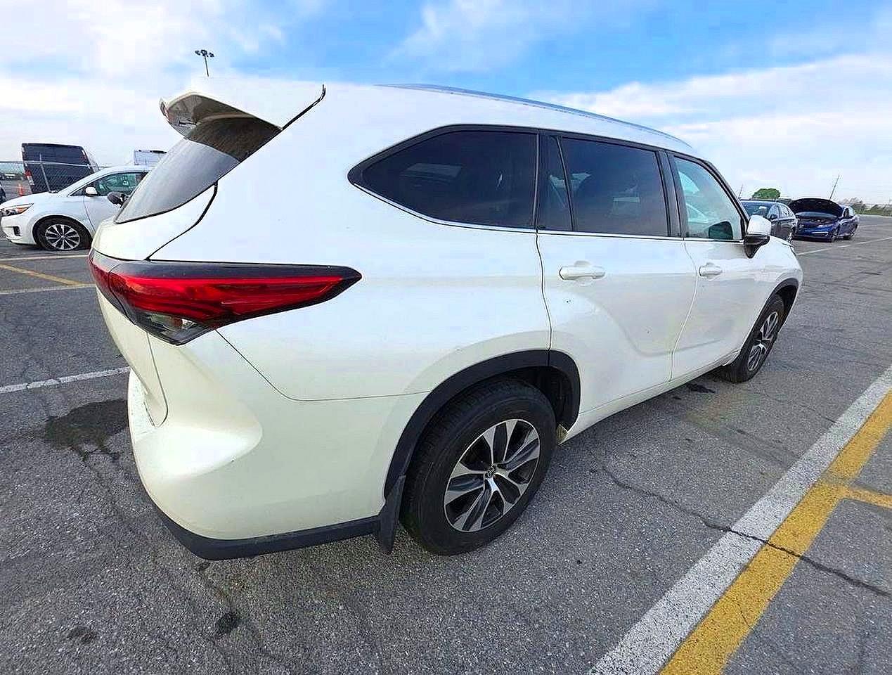 2021 TOYOTA HIGHLANDER XLE — Фото 4 из 12