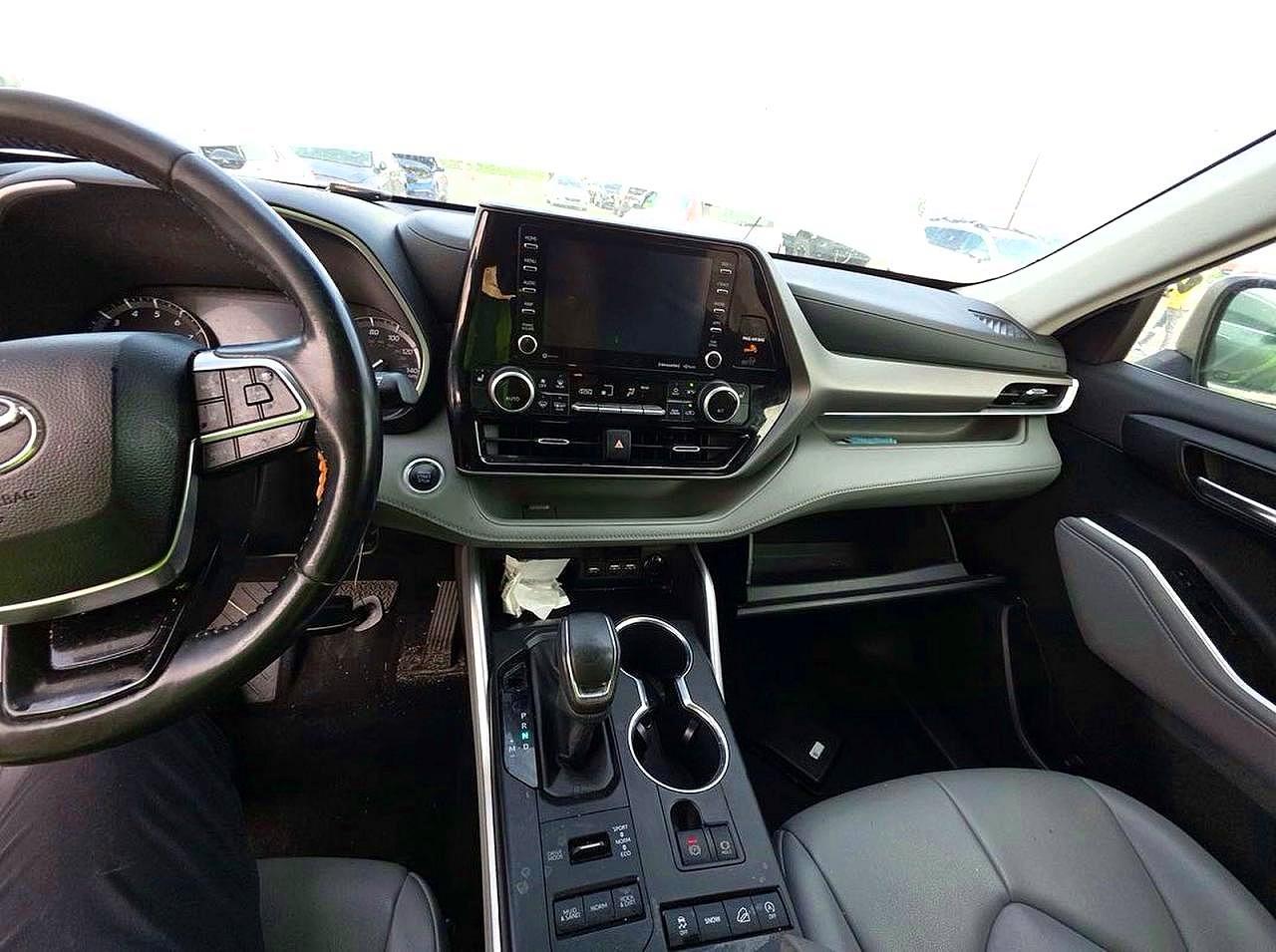 2021 TOYOTA HIGHLANDER XLE — Фото 9 из 12