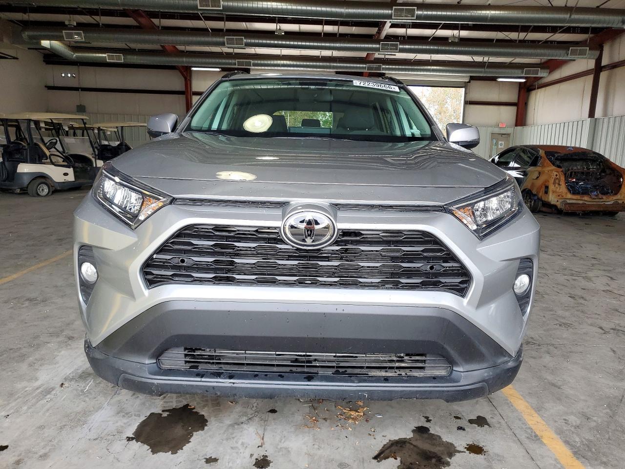 2021 TOYOTA RAV4 XLE — Фото 5 из 13