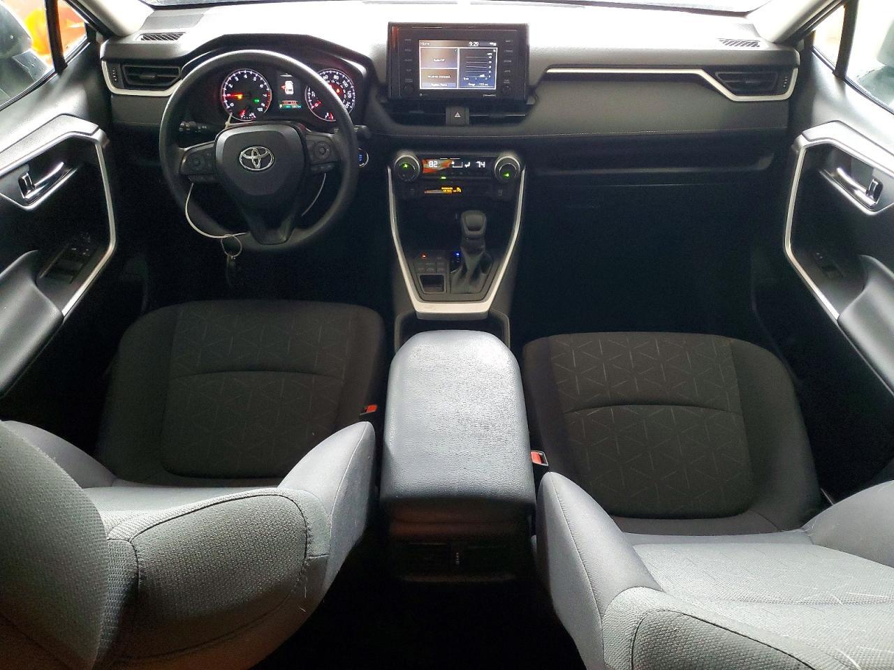2021 TOYOTA RAV4 XLE — Фото 8 из 13