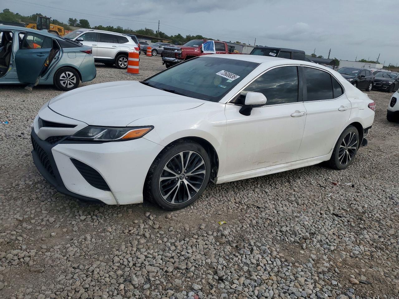 2018 TOYOTA CAMRY SE
