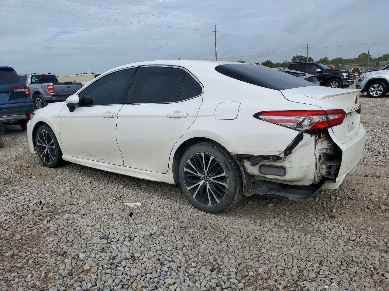 2018 TOYOTA CAMRY SE — Фото 2 из 12