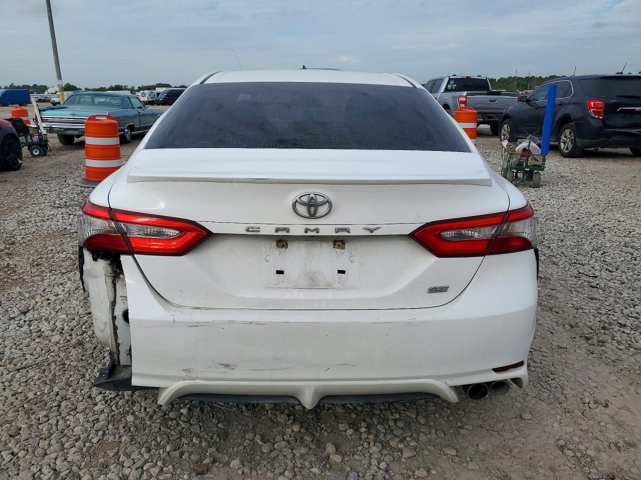 2018 TOYOTA CAMRY SE — Фото 6 из 12