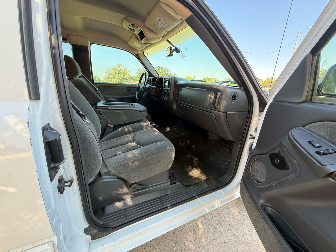 2003 CHEVROLET SILVERADO C1500 — Фото 5 из 10