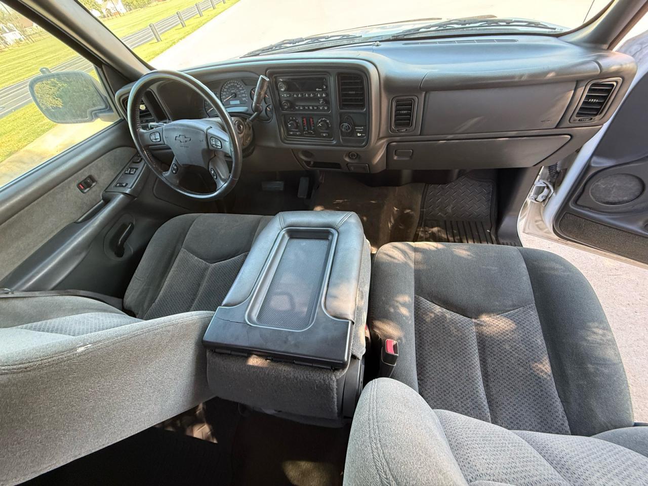 2003 CHEVROLET SILVERADO C1500 — Фото 9 из 10