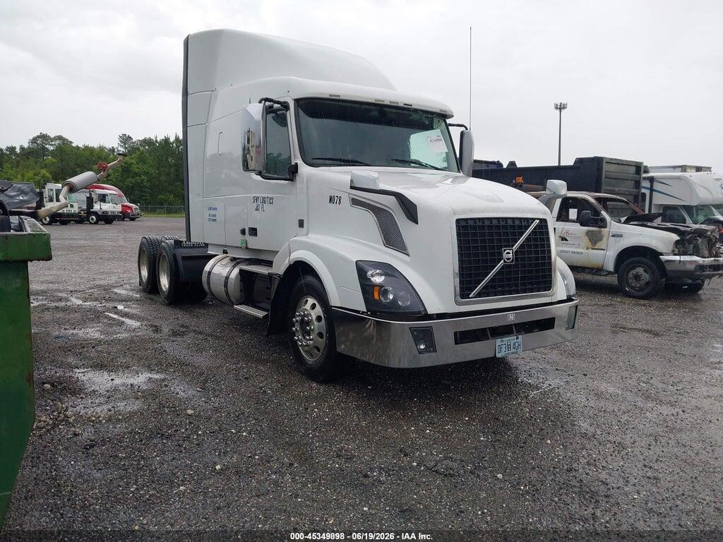 4V4NC9EH8JN885086 2018 VOLVO VNL photo no. 1