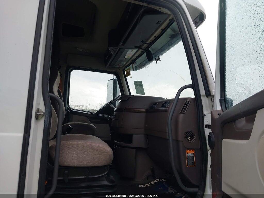 4V4NC9EH8JN885086 2018 VOLVO VNL photo no. 7