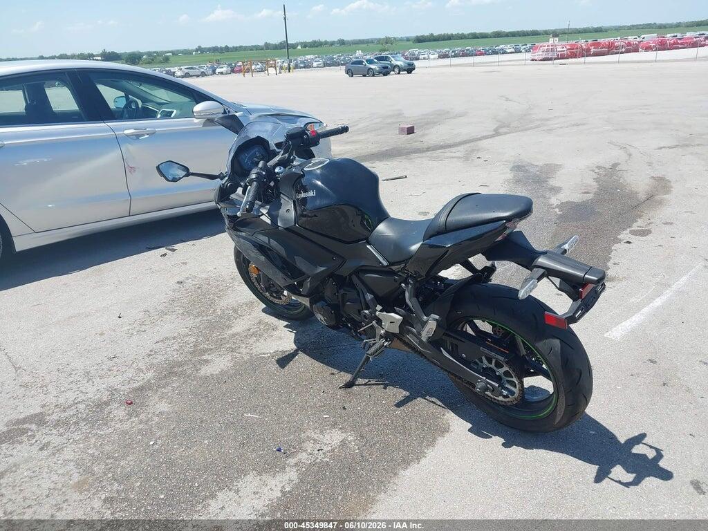 ML5EXER10SDAE7446 2025 KAWASAKI EX650 photo no. 3