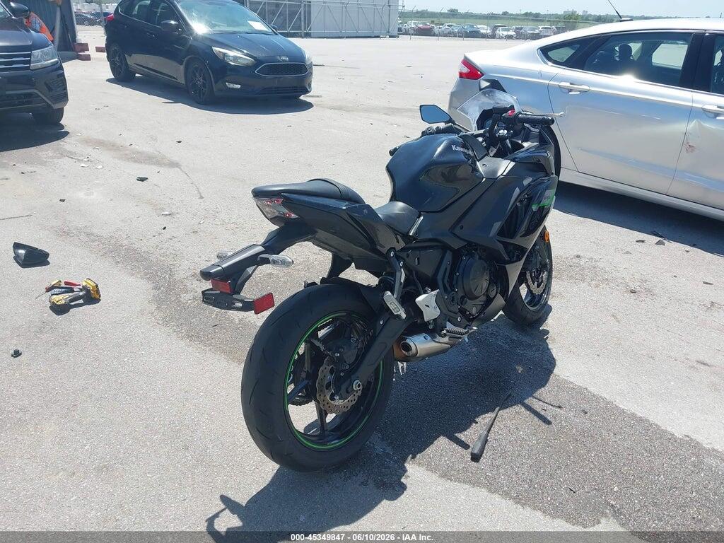 ML5EXER10SDAE7446 2025 KAWASAKI EX650 photo no. 4