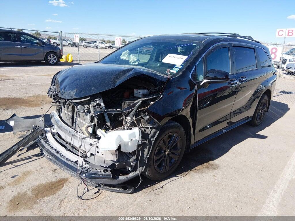 5TDCSKFC1RS118900 2024 TOYOTA SIENNA photo no. 2