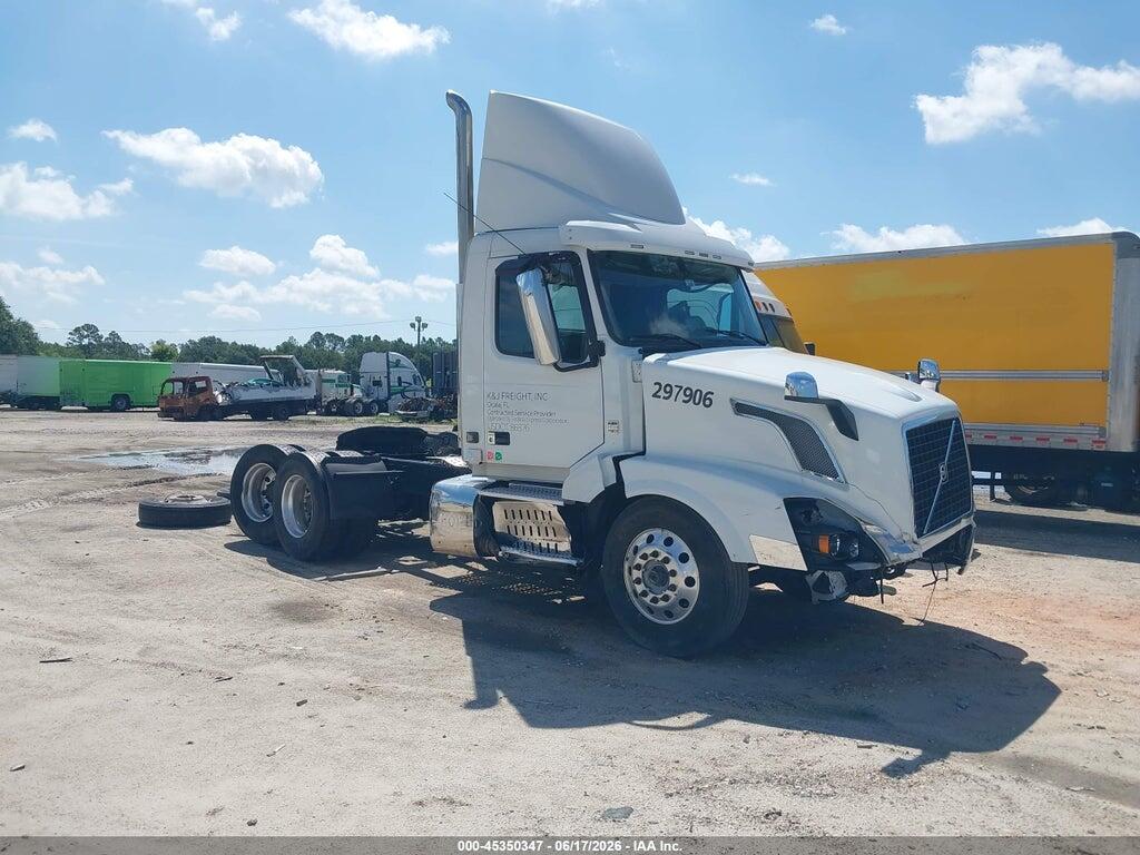 4V4NC9DG3GN967602 2016 VOLVO VN photo no. 1