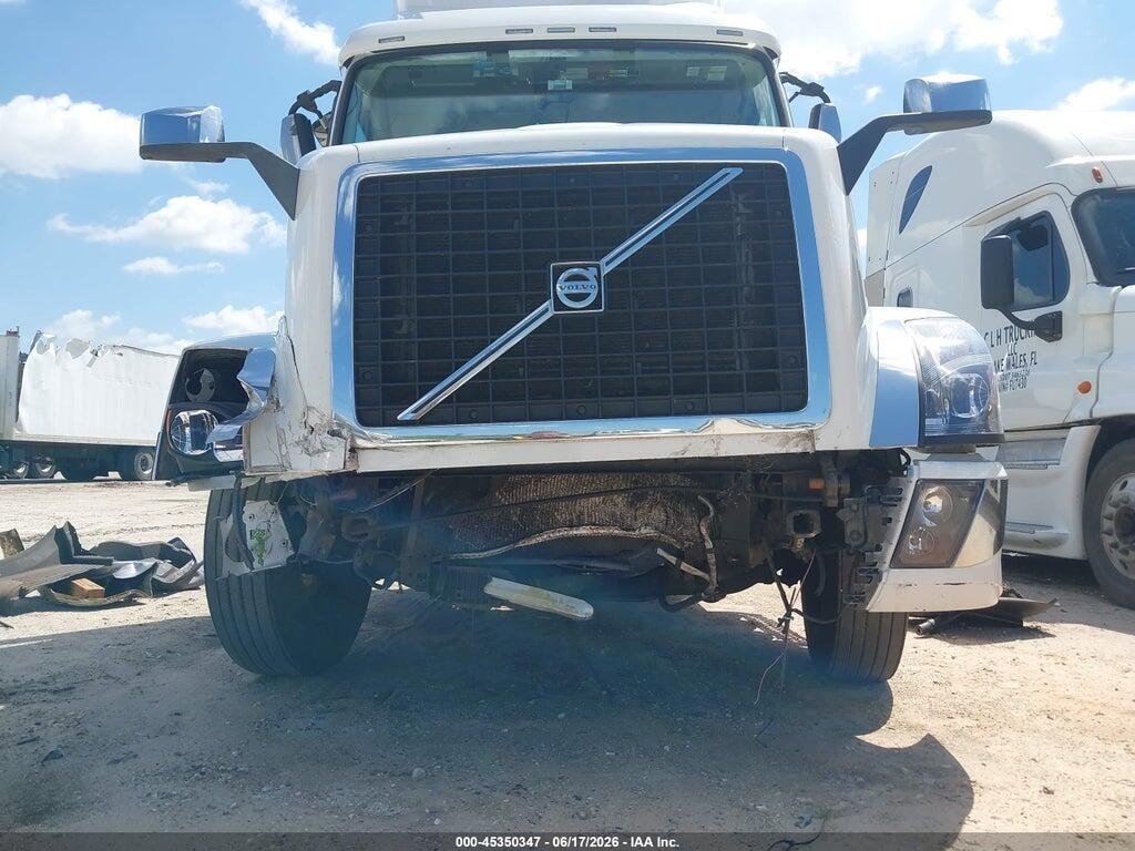 4V4NC9DG3GN967602 2016 VOLVO VN photo no. 10