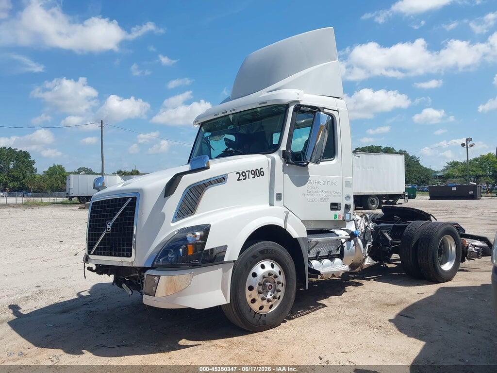 4V4NC9DG3GN967602 2016 VOLVO VN photo no. 2