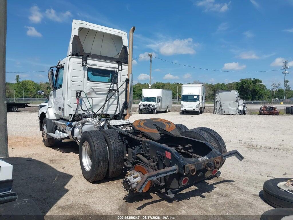 4V4NC9DG3GN967602 2016 VOLVO VN photo no. 3