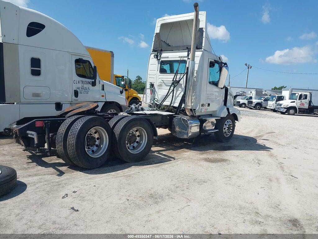 4V4NC9DG3GN967602 2016 VOLVO VN photo no. 4