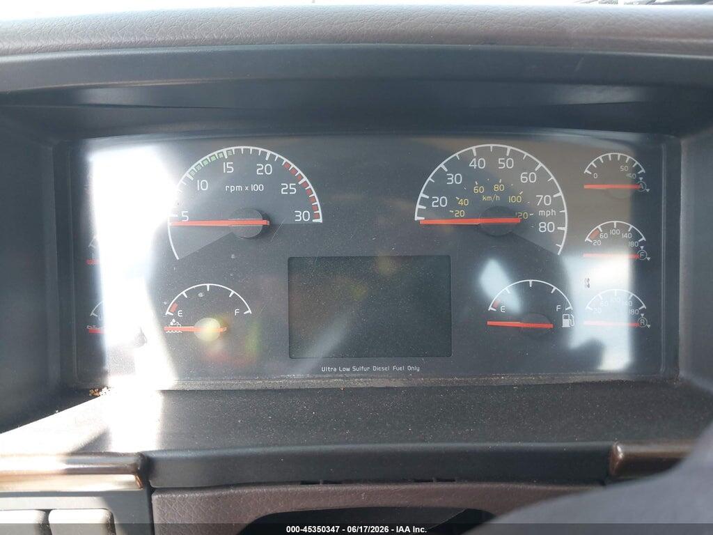 4V4NC9DG3GN967602 2016 VOLVO VN photo no. 5