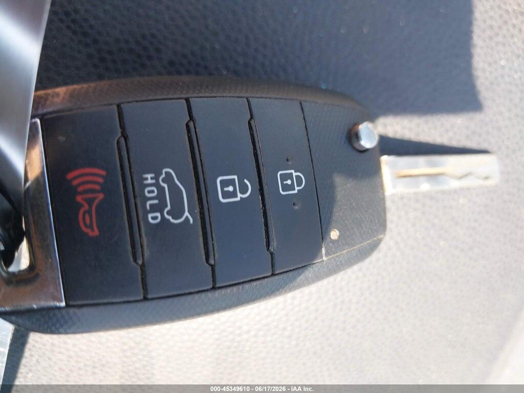 KNDJP3A55H7448345 2017 KIA SOUL photo no. 11