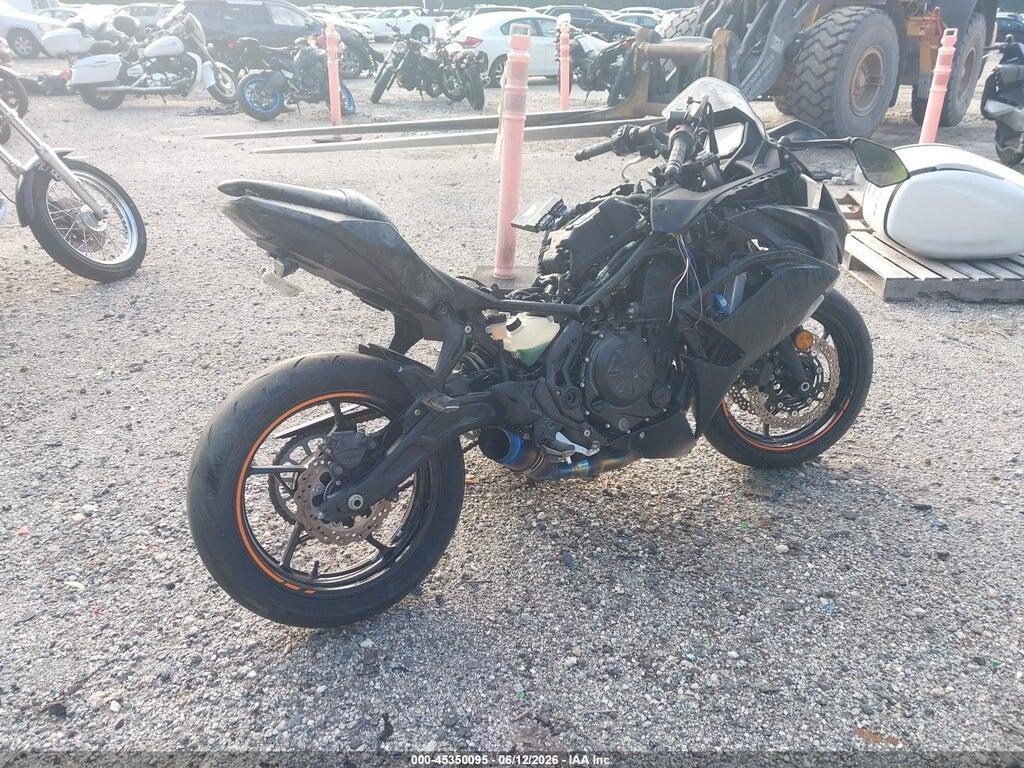 ML5EXEP12SDAE5684 2025 KAWASAKI EX650 photo no. 4