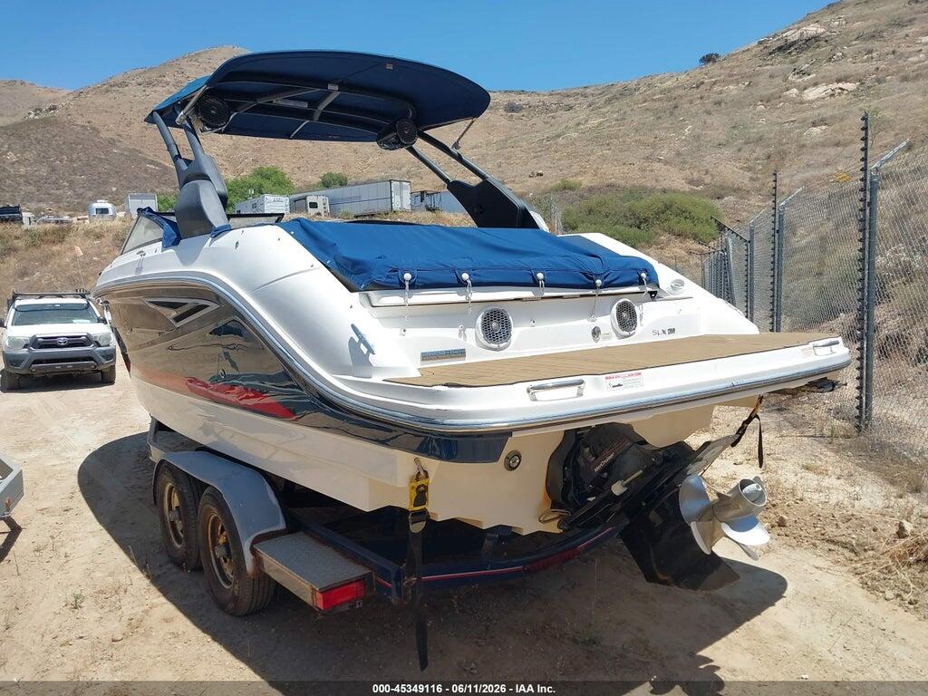 00000SERV2019K617 2017 SEA RAY 250 SLX photo no. 3