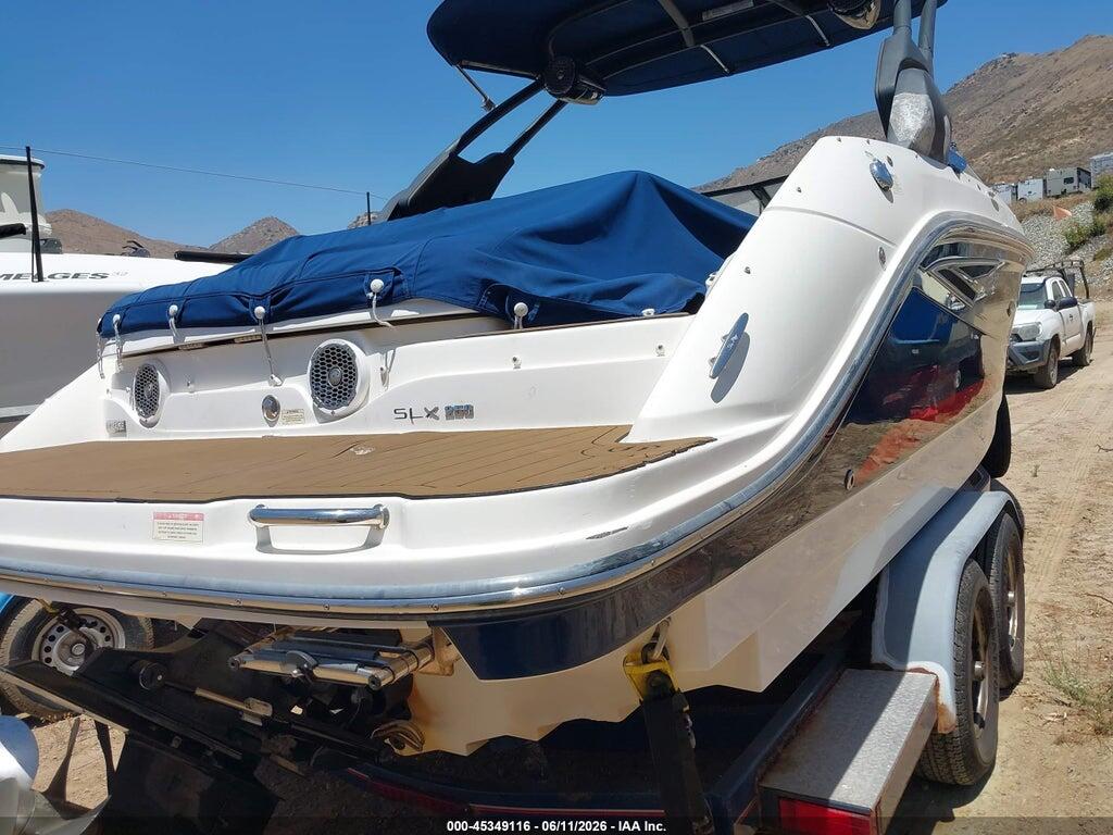 00000SERV2019K617 2017 SEA RAY 250 SLX photo no. 4