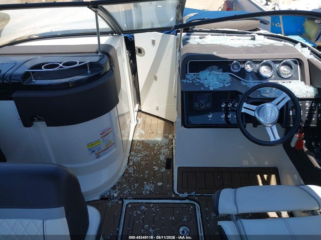 00000SERV2019K617 2017 SEA RAY 250 SLX photo no. 5