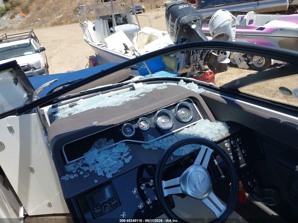00000SERV2019K617 2017 SEA RAY 250 SLX photo no. 6