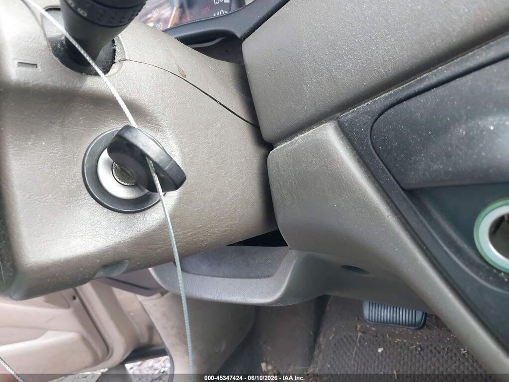 1FAFP3430YW302933 2000 FORD FOCUS photo no. 11