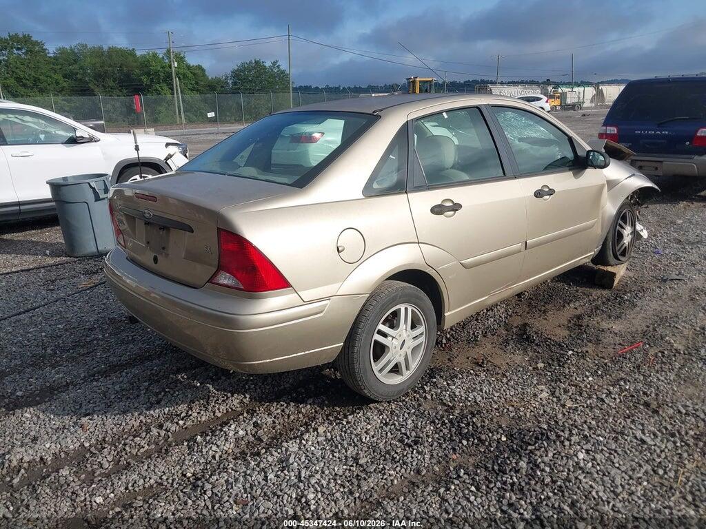 1FAFP3430YW302933 2000 FORD FOCUS photo no. 4