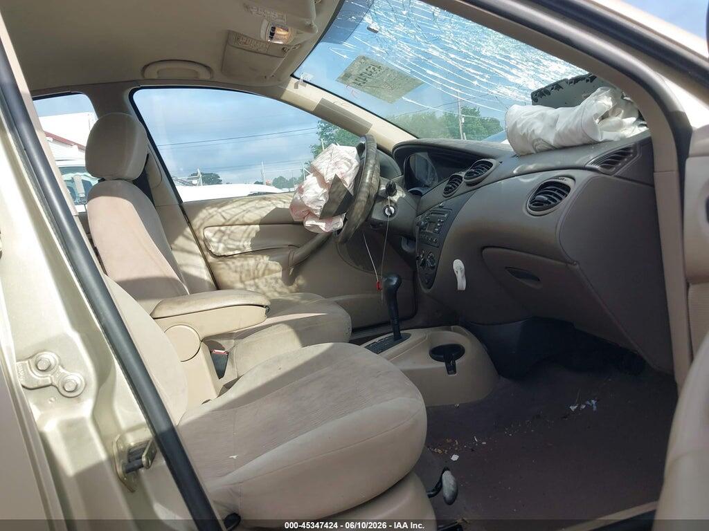 1FAFP3430YW302933 2000 FORD FOCUS photo no. 5