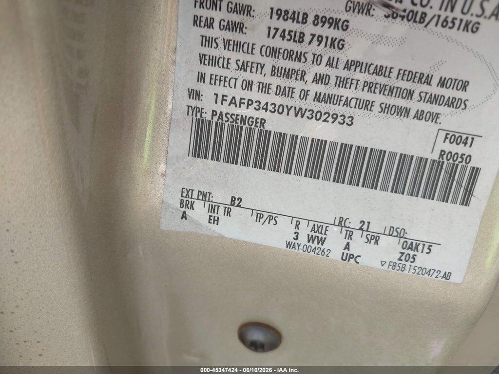 1FAFP3430YW302933 2000 FORD FOCUS photo no. 9