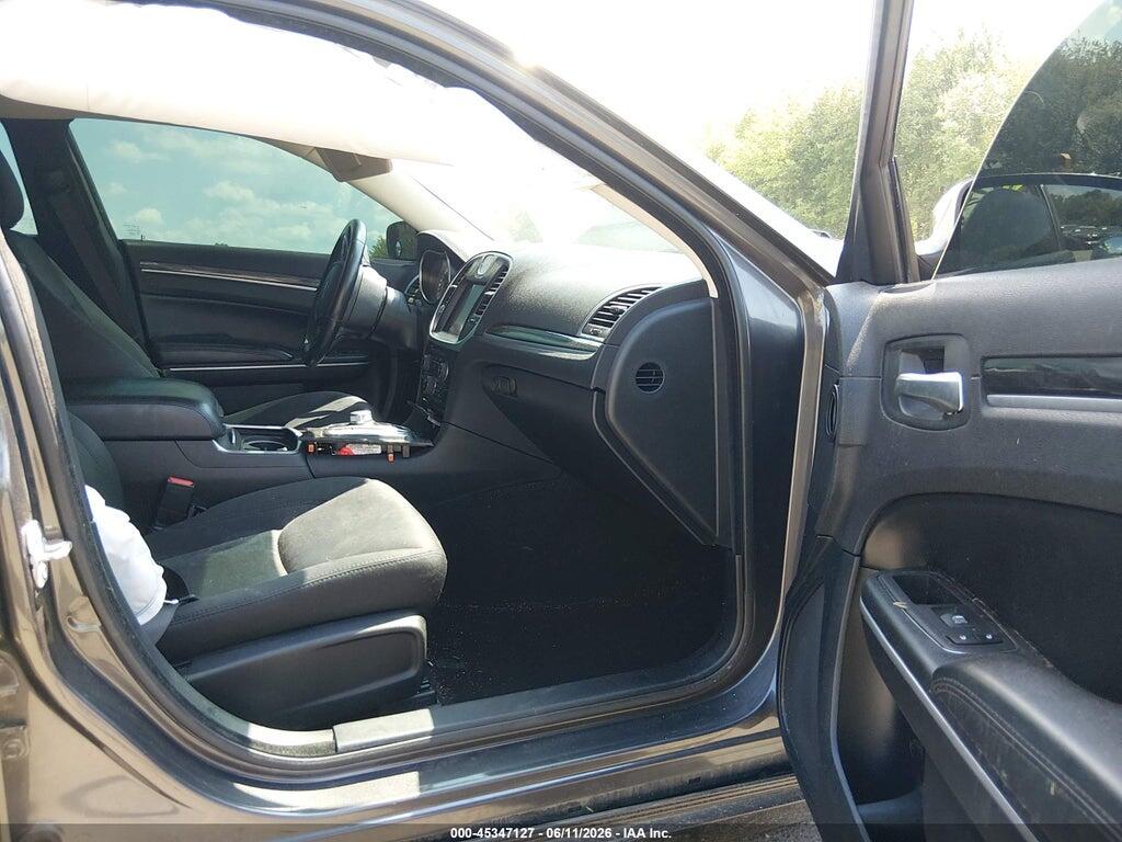 2C3CCAAG3KH704458 2019 CHRYSLER 300 photo no. 5