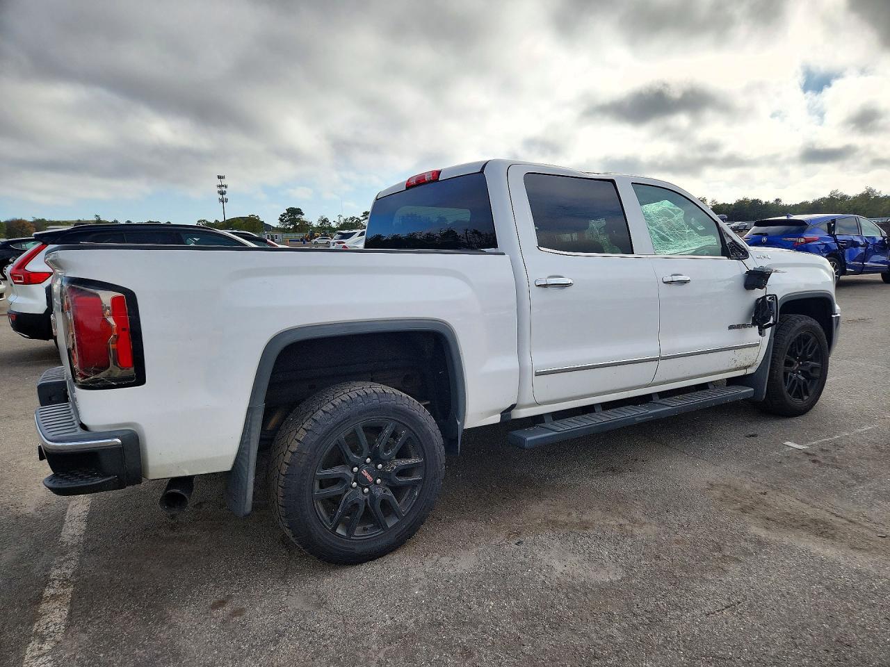 2017 GMC SIERRA K1500 SLT — Фото 3 из 12