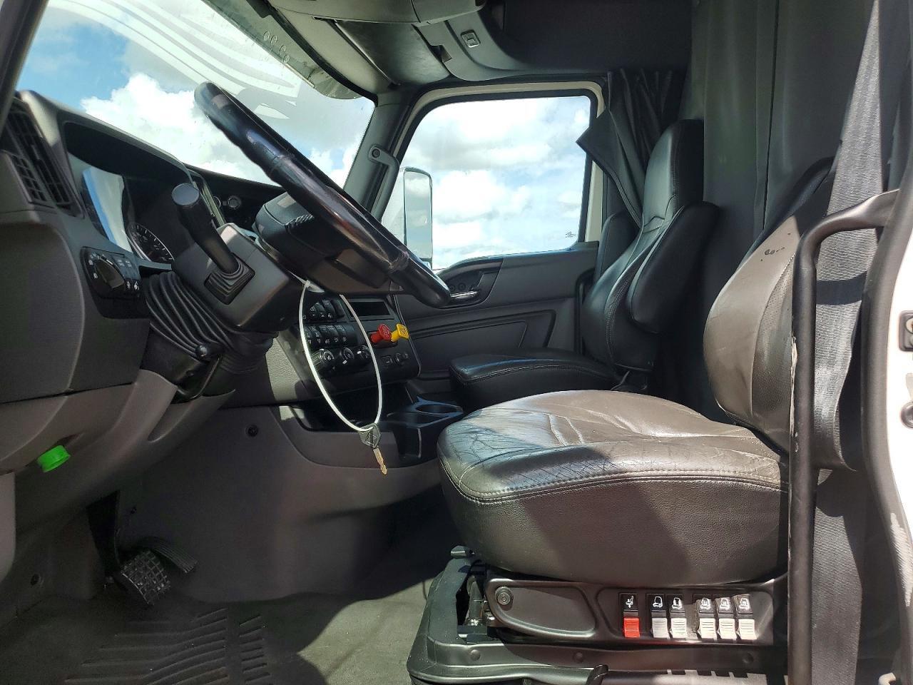 2022 INTERNATIONAL LT625 SEMI TRUCK — Фото 7 из 13