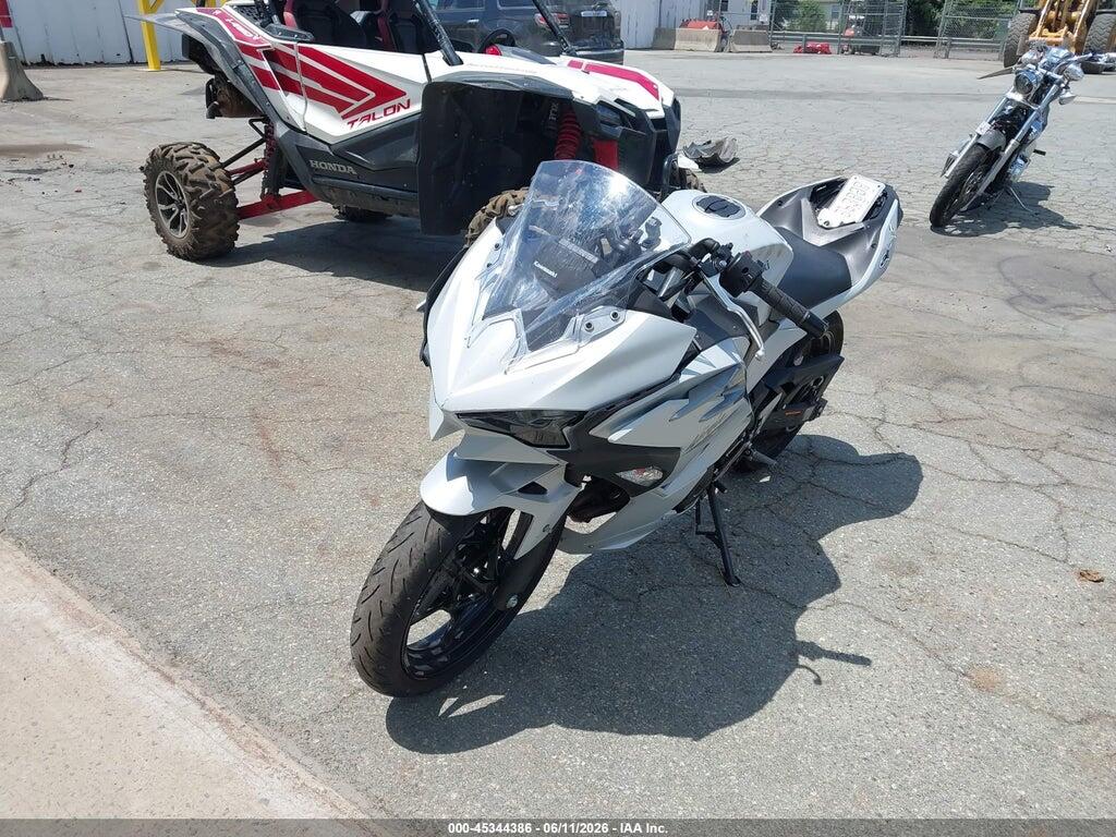 ML5EXGH1XSDA37444 2025 KAWASAKI EX500 photo no. 2