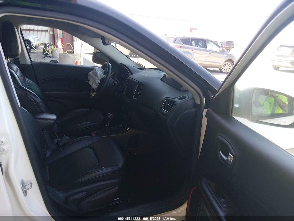 3C4NJDDB3KT651098 2019 JEEP COMPASS photo no. 5