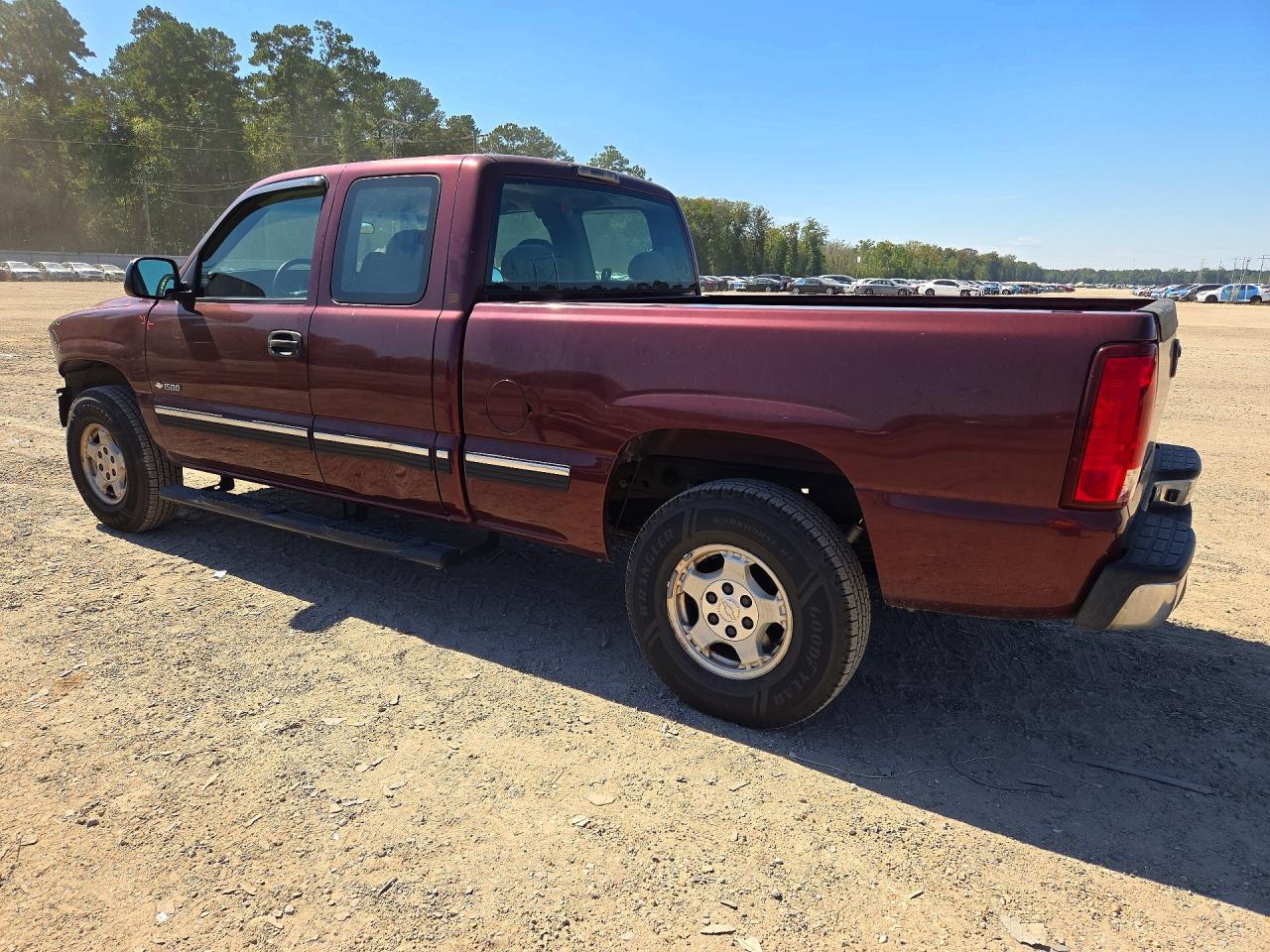 2002 CHEVROLET SILVERADO C1500 — Фото 2 из 12