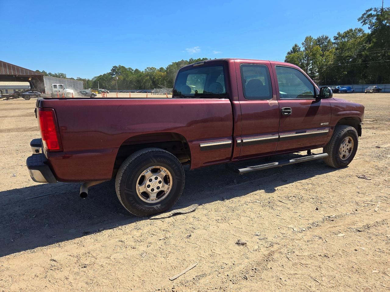 2002 CHEVROLET SILVERADO C1500 — Фото 3 из 12