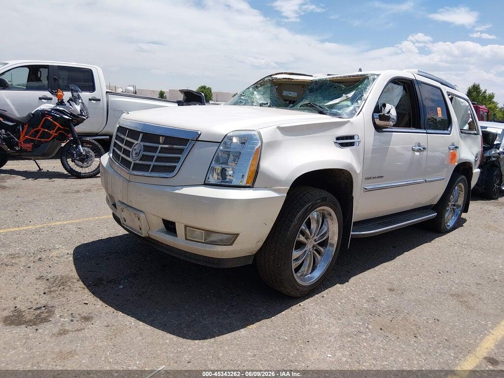 1GYS3BEF2BR111635 2011 CADILLAC ESCALADE photo no. 2