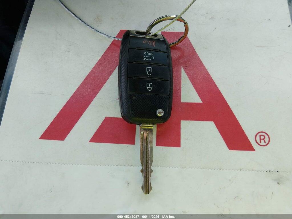3KPFL4A76HE061229 2017 KIA FORTE photo no. 11