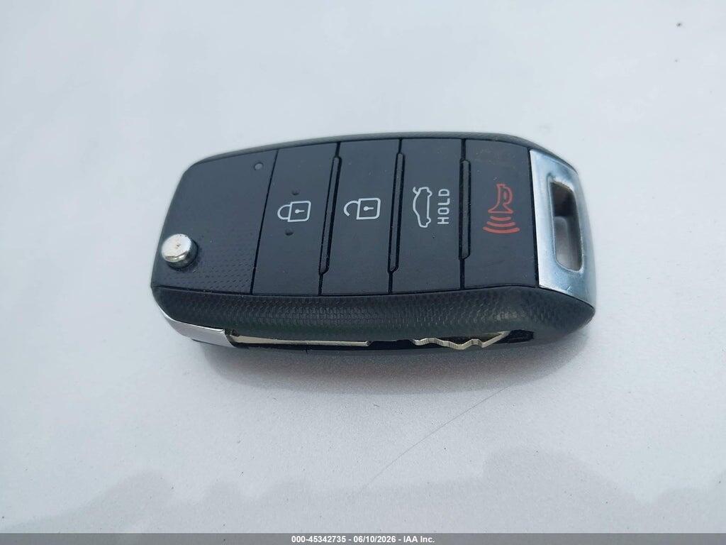 3KPFK4A76JE219223 2018 KIA FORTE photo no. 11