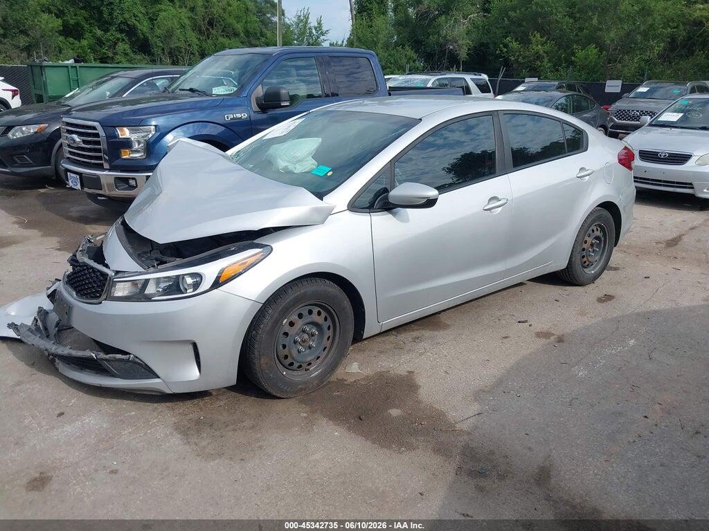 3KPFK4A76JE219223 2018 KIA FORTE photo no. 2